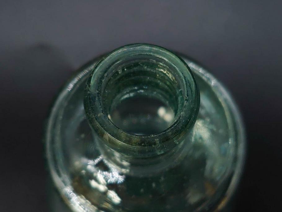当時物　プレスガラス　レトロな味わい深いガラス瓶5点セット(ビン、醤油差し、あやめ、菖蒲、エンボス、花、桜、硝子)(R-082968)
