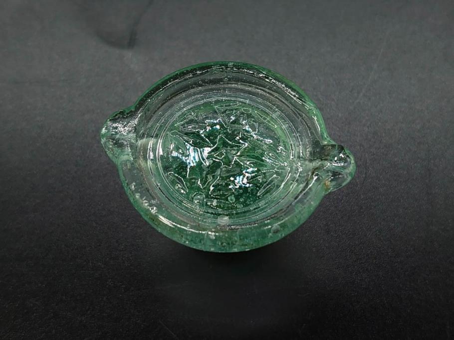 当時物　プレスガラス　レトロな味わい深いガラス瓶5点セット(ビン、醤油差し、あやめ、菖蒲、エンボス、花、桜、硝子)(R-082968)
