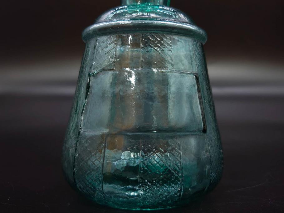 当時物　プレスガラス　レトロな味わい深いガラス瓶5点セット(ビン、醤油差し、あやめ、菖蒲、エンボス、花、桜、硝子)(R-082968)