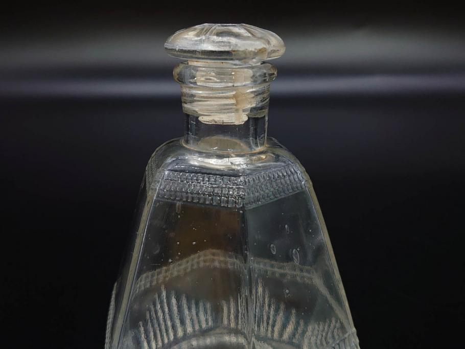 当時物　プレスガラス　レトロな味わい深いガラス瓶5点セット(ビン、醤油差し、あやめ、菖蒲、エンボス、花、桜、硝子)(R-082968)