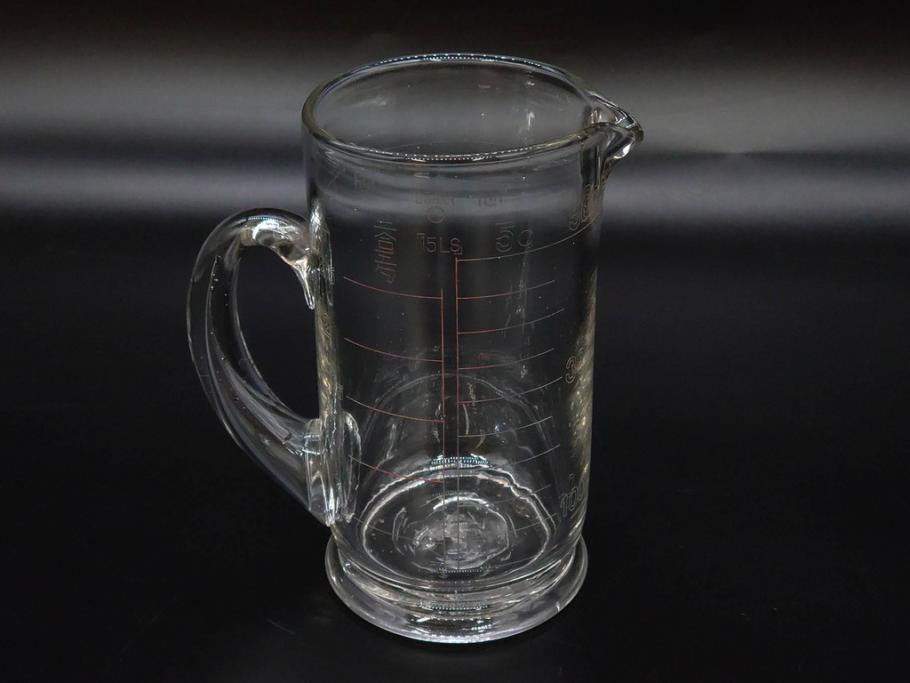 戦前　当時物　吹きガラス　落ち着いた佇まいの計量カップ2点セット(ジョッキ、花器、花瓶、花入、花生、フラワーベース、硝子、目盛付き)(R-082969)