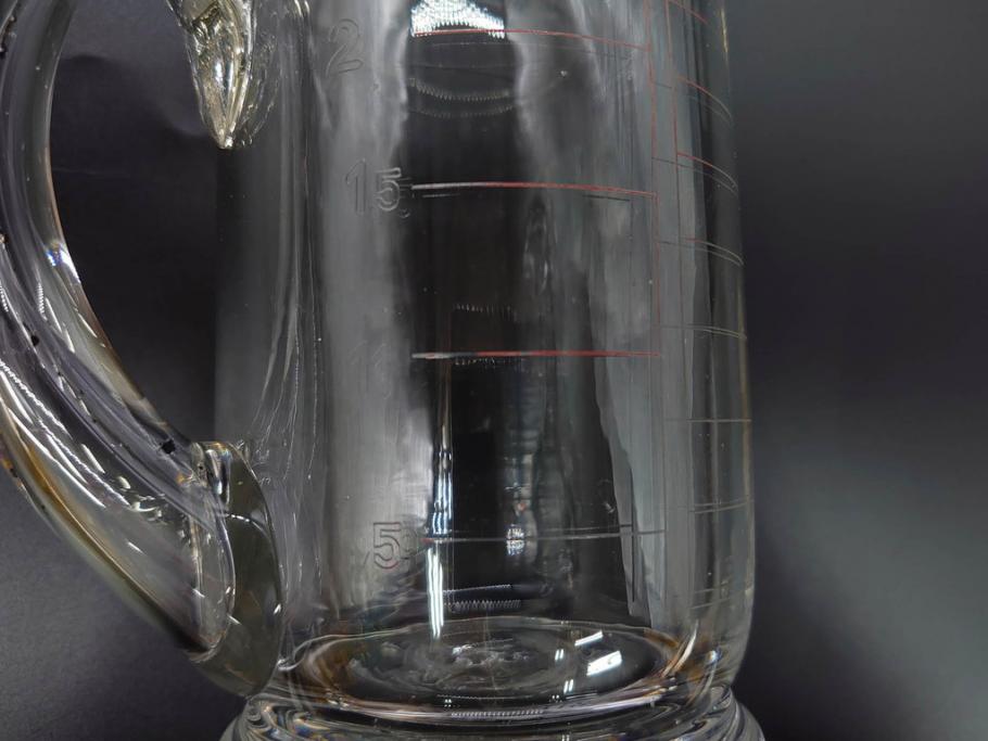 戦前　当時物　吹きガラス　落ち着いた佇まいの計量カップ2点セット(ジョッキ、花器、花瓶、花入、花生、フラワーベース、硝子、目盛付き)(R-082969)