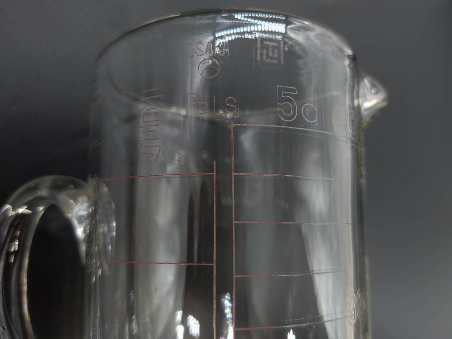 戦前　当時物　吹きガラス　落ち着いた佇まいの計量カップ2点セット(ジョッキ、花器、花瓶、花入、花生、フラワーベース、硝子、目盛付き)(R-082969)