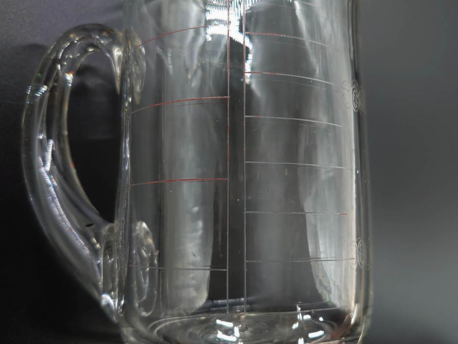 戦前　当時物　吹きガラス　落ち着いた佇まいの計量カップ2点セット(ジョッキ、花器、花瓶、花入、花生、フラワーベース、硝子、目盛付き)(R-082969)