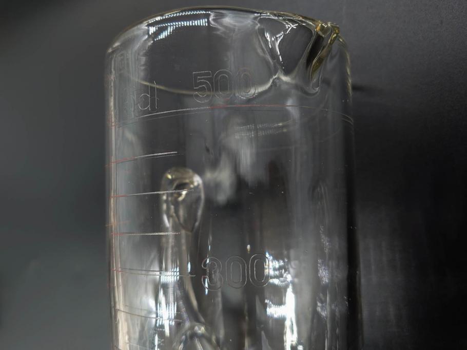 戦前　当時物　吹きガラス　落ち着いた佇まいの計量カップ2点セット(ジョッキ、花器、花瓶、花入、花生、フラワーベース、硝子、目盛付き)(R-082969)