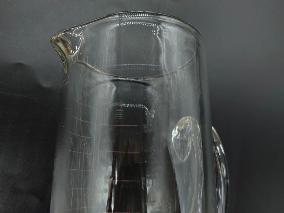 戦前　当時物　吹きガラス　落ち着いた佇まいの計量カップ2点セット(ジョッキ、花器、花瓶、花入、花生、フラワーベース、硝子、目盛付き)(R-082969)
