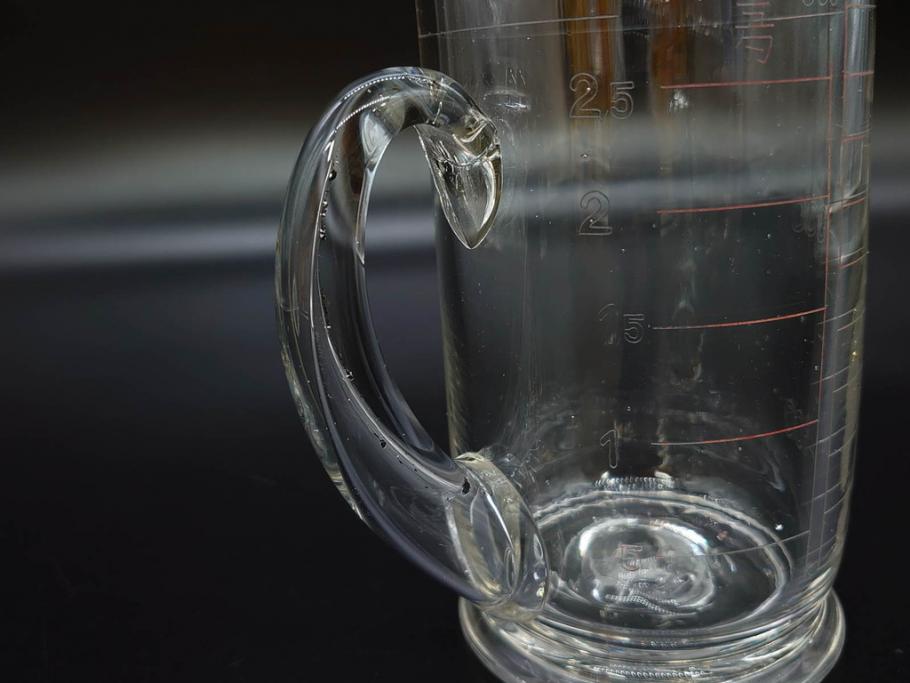戦前　当時物　吹きガラス　落ち着いた佇まいの計量カップ2点セット(ジョッキ、花器、花瓶、花入、花生、フラワーベース、硝子、目盛付き)(R-082969)