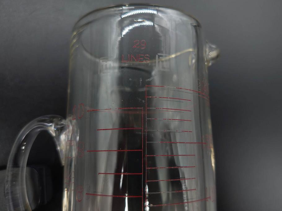 戦前　当時物　吹きガラス　落ち着いた佇まいの計量カップ2点セット(ジョッキ、花器、花瓶、花入、花生、フラワーベース、硝子、目盛付き)(R-082969)