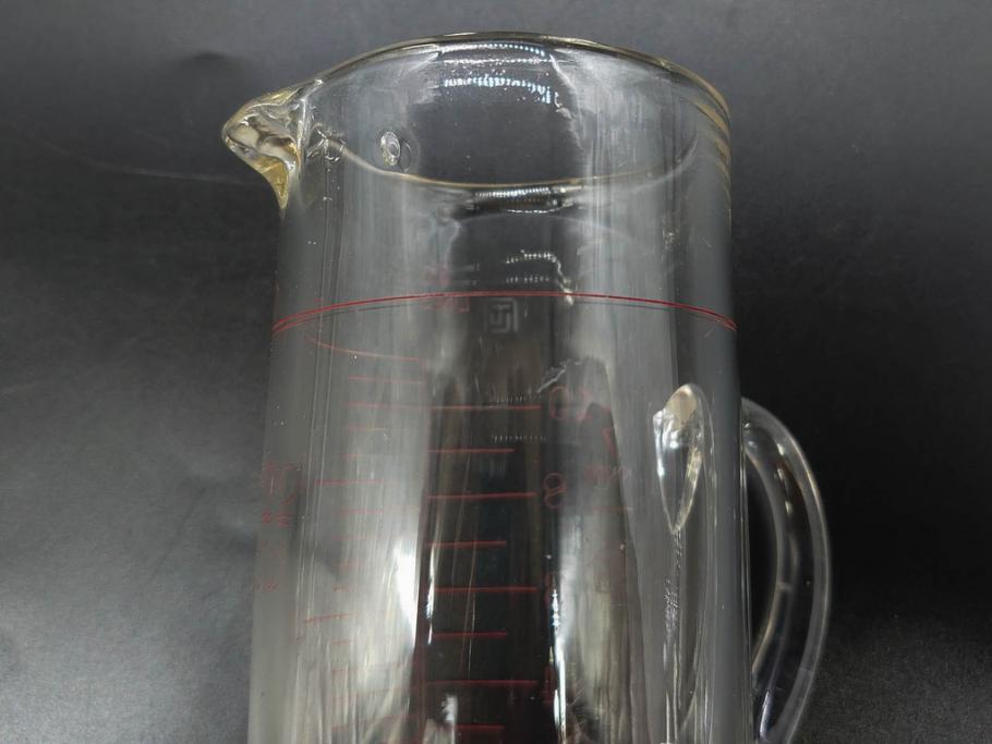 戦前　当時物　吹きガラス　落ち着いた佇まいの計量カップ2点セット(ジョッキ、花器、花瓶、花入、花生、フラワーベース、硝子、目盛付き)(R-082969)