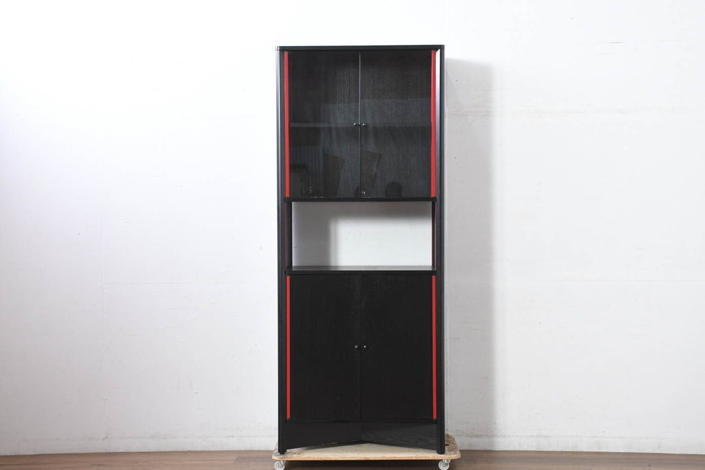 中古　Cassina(カッシーナ)　Brera(ブレラ)　モダンなデザインが素敵な縦型キャビネット(カップボード、食器棚、飾り棚、収納棚、戸棚)(R-082649)