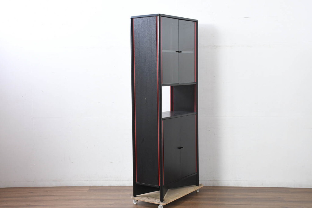中古　Cassina(カッシーナ)　Brera(ブレラ)　モダンなデザインが素敵な縦型キャビネット(カップボード、食器棚、飾り棚、収納棚、戸棚)(R-082649)