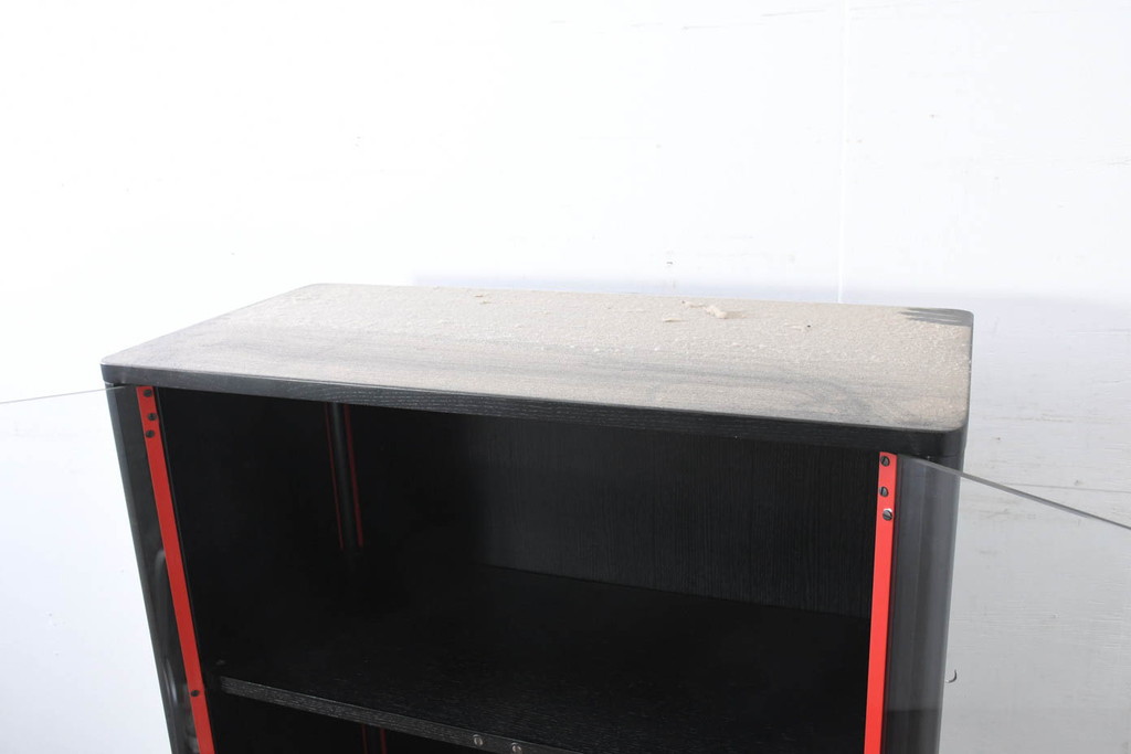 中古　Cassina(カッシーナ)　Brera(ブレラ)　モダンなデザインが素敵な縦型キャビネット(カップボード、食器棚、飾り棚、収納棚、戸棚)(R-082649)