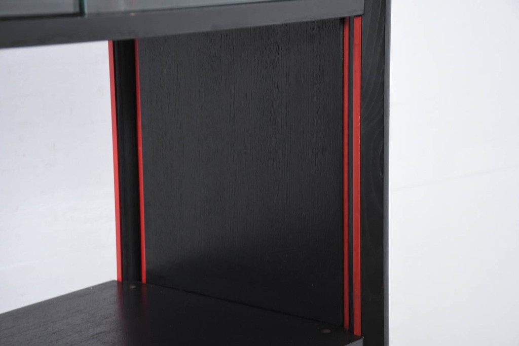 中古　Cassina(カッシーナ)　Brera(ブレラ)　モダンなデザインが素敵な縦型キャビネット(カップボード、食器棚、飾り棚、収納棚、戸棚)(R-082649)