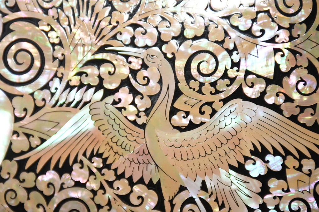 中古　超美品‼　もはや美術品‼　最高級　統一工芸研究院 吉正本　美しい螺鈿(ラデン)細工が目を引く存在感抜群の縦型チェスト(サイドチェスト、引き出し)(定価推定約150万円以上)(R-082490)