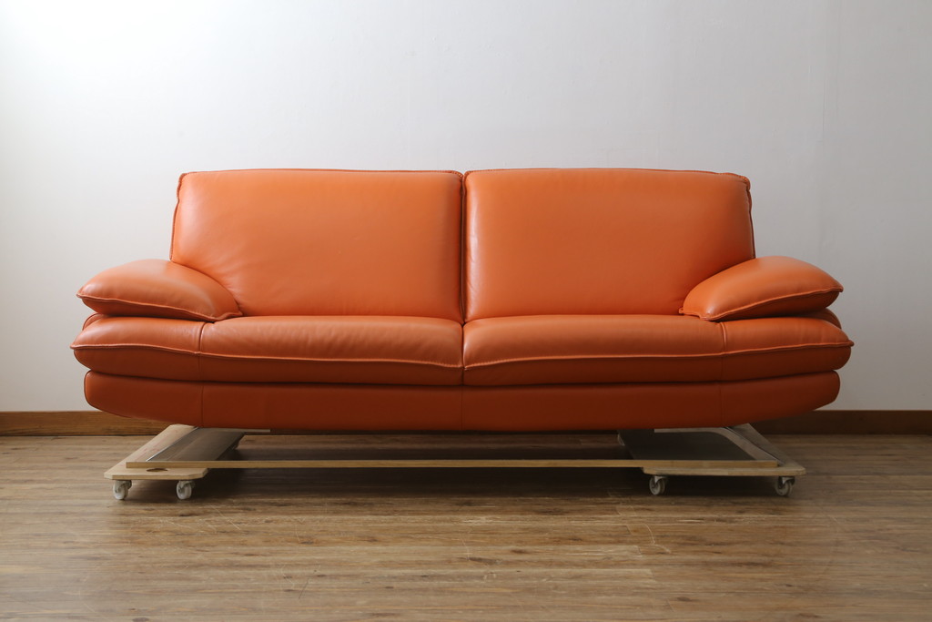 中古　美品　NICOLETTI HOME(ニコレッティ・ホーム)　Success(サクセス)　インテリアのアクセントになる本革張り3人掛けソファ(2.5人掛けソファ、2人掛けソファ、2P、2.5P、3P)(定価約65万円)(R-083009)