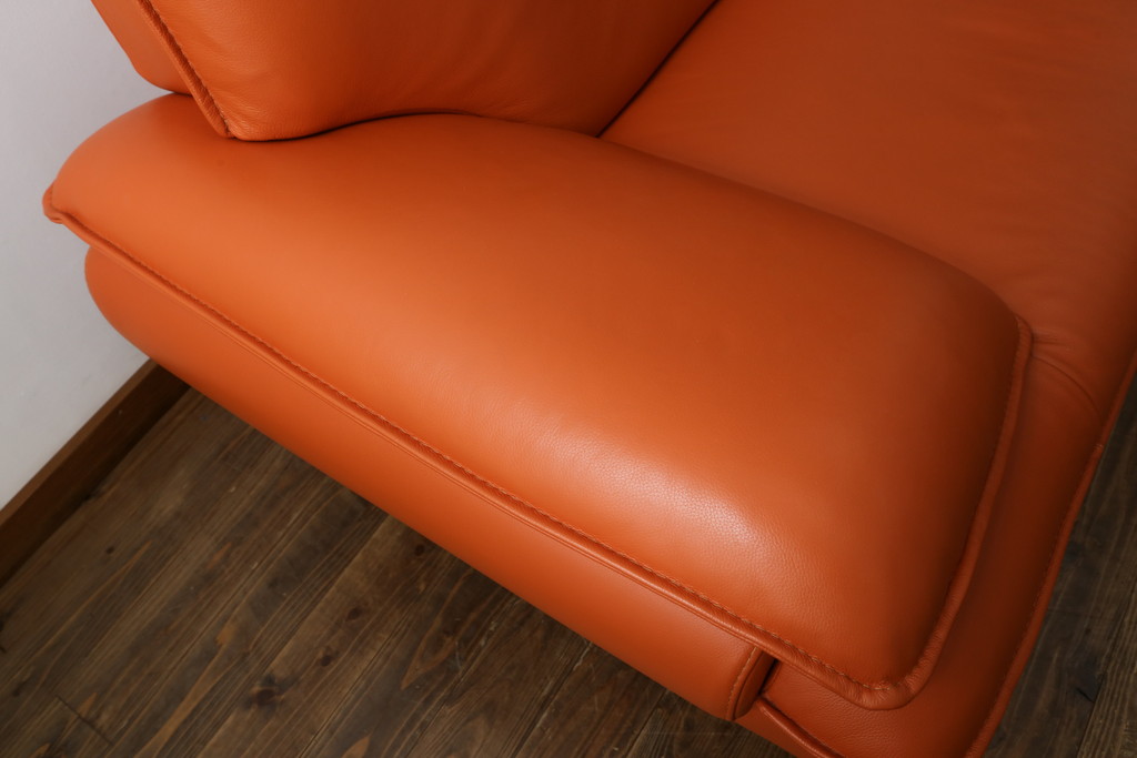 中古　美品　NICOLETTI HOME(ニコレッティ・ホーム)　Success(サクセス)　インテリアのアクセントになる本革張り3人掛けソファ(2.5人掛けソファ、2人掛けソファ、2P、2.5P、3P)(定価約65万円)(R-083009)