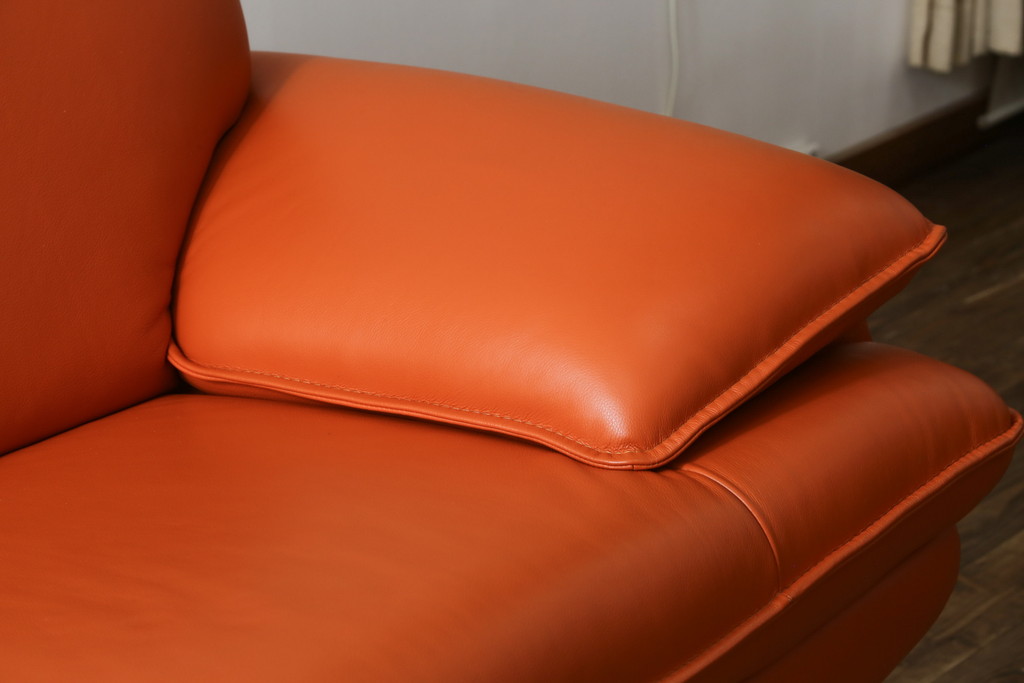 中古　美品　NICOLETTI HOME(ニコレッティ・ホーム)　Success(サクセス)　インテリアのアクセントになる本革張り3人掛けソファ(2.5人掛けソファ、2人掛けソファ、2P、2.5P、3P)(定価約65万円)(R-083009)