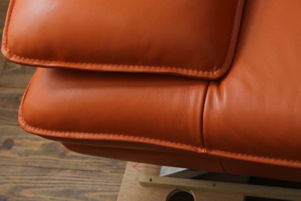 中古　美品　NICOLETTI HOME(ニコレッティ・ホーム)　Success(サクセス)　インテリアのアクセントになる本革張り3人掛けソファ(2.5人掛けソファ、2人掛けソファ、2P、2.5P、3P)(定価約65万円)(R-083009)
