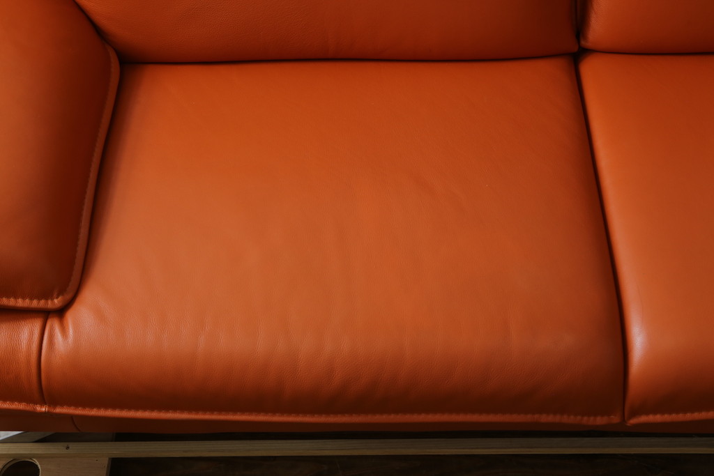 中古　美品　NICOLETTI HOME(ニコレッティ・ホーム)　Success(サクセス)　インテリアのアクセントになる本革張り3人掛けソファ(2.5人掛けソファ、2人掛けソファ、2P、2.5P、3P)(定価約65万円)(R-083009)