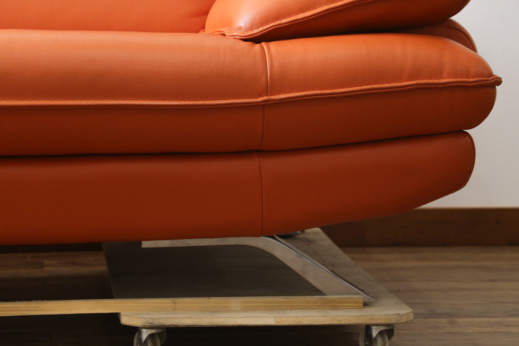 中古　美品　NICOLETTI HOME(ニコレッティ・ホーム)　Success(サクセス)　インテリアのアクセントになる本革張り3人掛けソファ(2.5人掛けソファ、2人掛けソファ、2P、2.5P、3P)(定価約65万円)(R-083009)