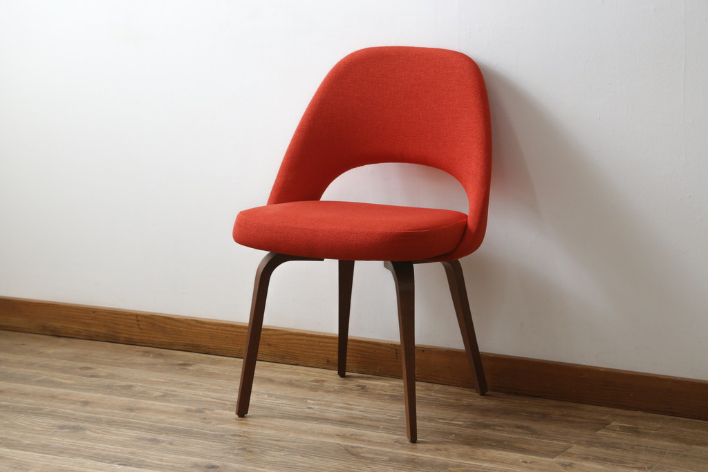 中古　美品　Knoll(ノル)　Saarinen Collection Conference Arm Chair(サーリネン コレクション カンファレンス アームチェア) 鮮やかな赤が印象的なアームチェア(椅子、イス)(定価約36万円)(R-082851)
