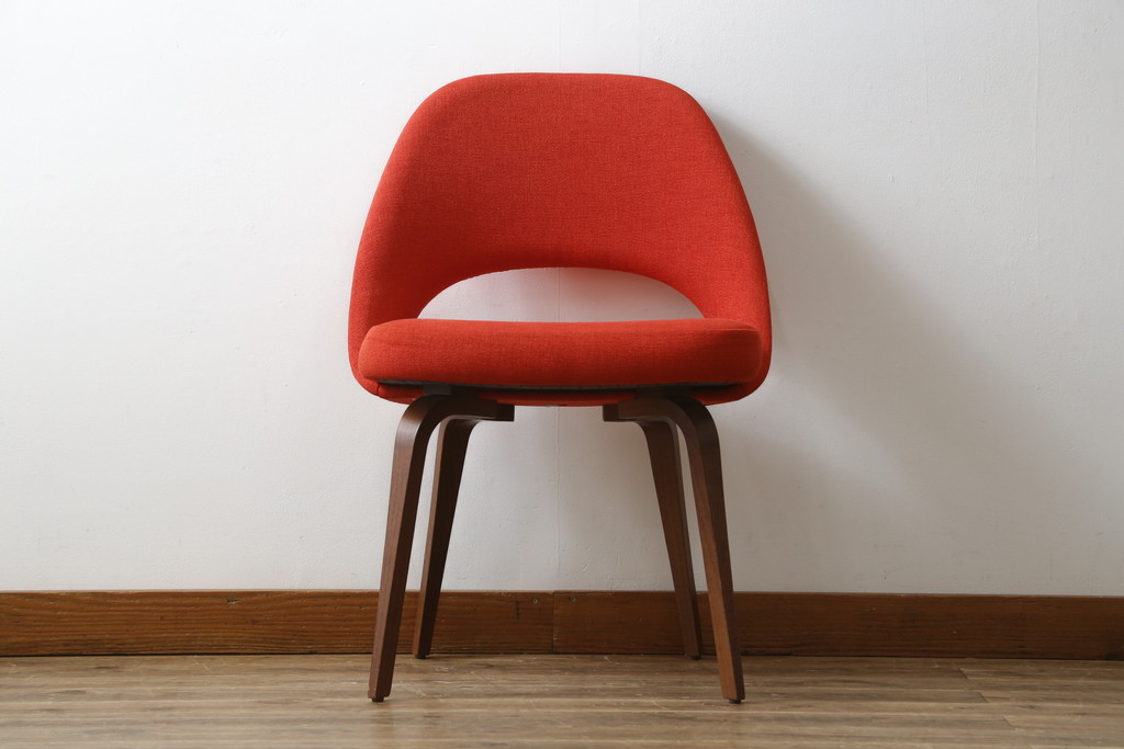 中古　美品　Knoll(ノル)　Saarinen Collection Conference Arm Chair(サーリネン コレクション カンファレンス アームチェア) 鮮やかな赤が印象的なアームチェア(椅子、イス)(定価約36万円)(R-082851)