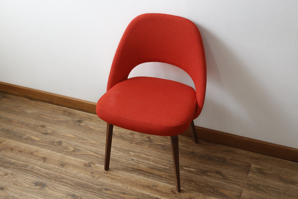 中古　美品　Knoll(ノル)　Saarinen Collection Conference Arm Chair(サーリネン コレクション カンファレンス アームチェア) 鮮やかな赤が印象的なアームチェア(椅子、イス)(定価約36万円)(R-082851)
