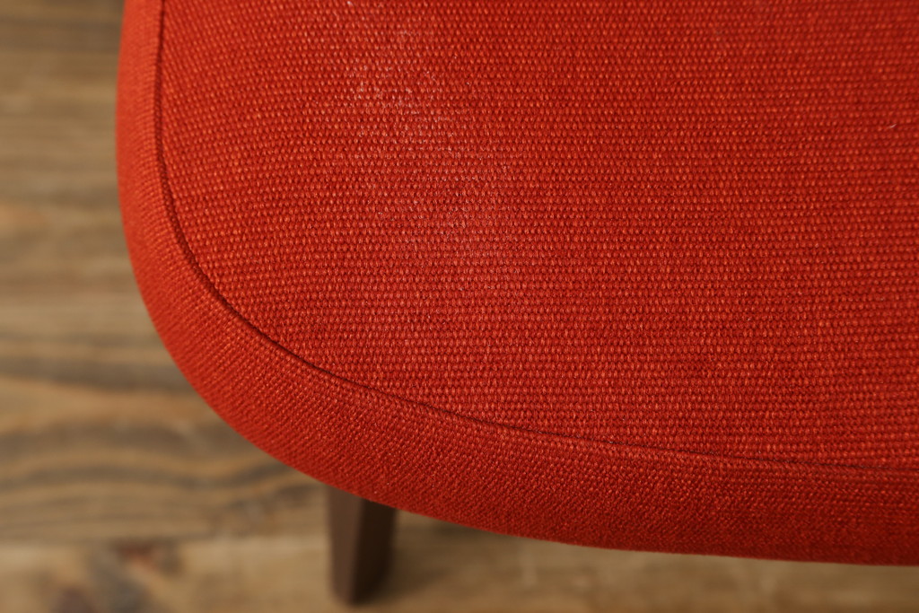 中古　美品　Knoll(ノル)　Saarinen Collection Conference Arm Chair(サーリネン コレクション カンファレンス アームチェア) 鮮やかな赤が印象的なアームチェア(椅子、イス)(定価約36万円)(R-082851)