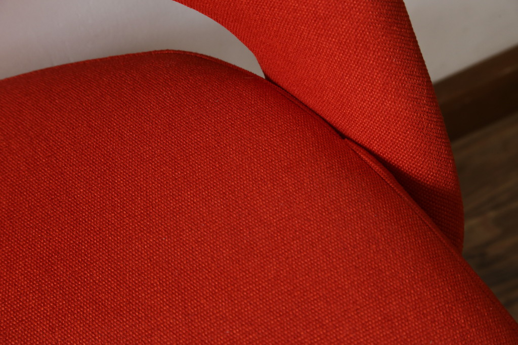 中古　美品　Knoll(ノル)　Saarinen Collection Conference Arm Chair(サーリネン コレクション カンファレンス アームチェア) 鮮やかな赤が印象的なアームチェア(椅子、イス)(定価約36万円)(R-082851)