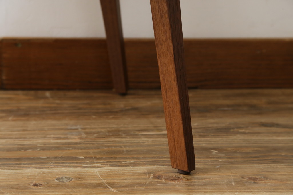 中古　美品　Knoll(ノル)　Saarinen Collection Conference Arm Chair(サーリネン コレクション カンファレンス アームチェア) 鮮やかな赤が印象的なアームチェア(椅子、イス)(定価約36万円)(R-082851)