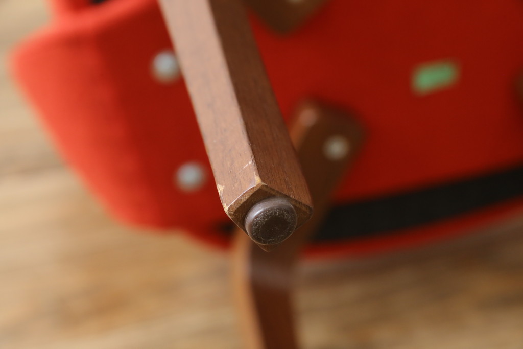 中古　美品　Knoll(ノル)　Saarinen Collection Conference Arm Chair(サーリネン コレクション カンファレンス アームチェア) 鮮やかな赤が印象的なアームチェア(椅子、イス)(定価約36万円)(R-082851)