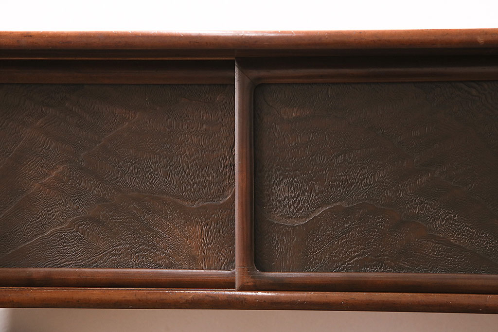 和製アンティーク　カエデ材の鳥眼杢が美しい、凝った造りの飾り棚(茶棚、陳列棚、戸棚)(R-047341)