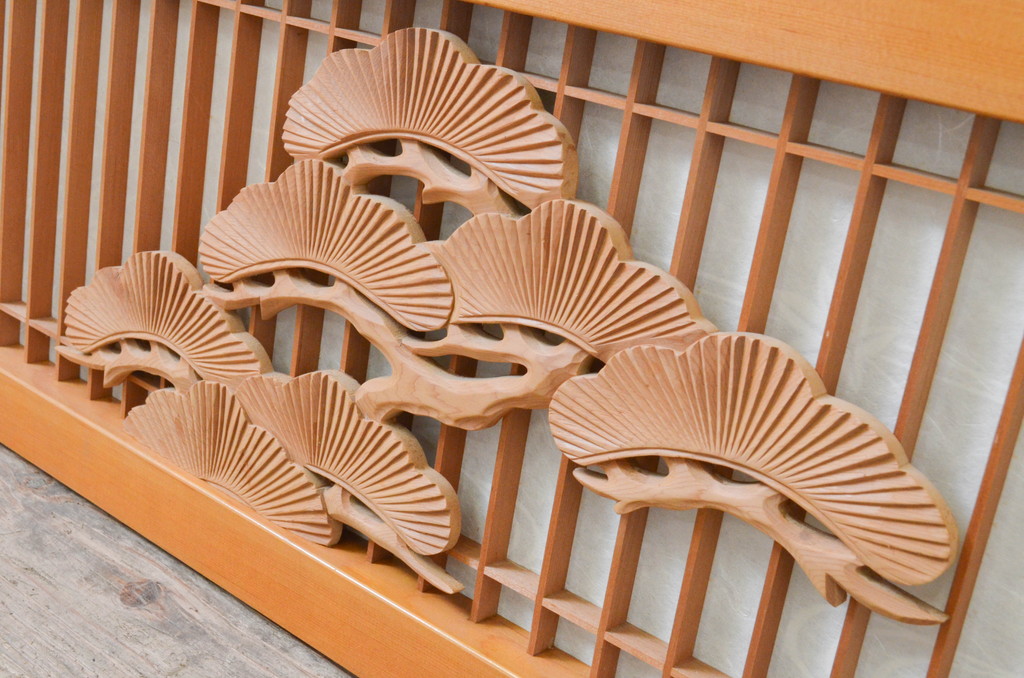 アンティーク建具　松と月の風情ある彫刻と格子の障子欄間1枚(明り取り、明かり取り)(R-069599)