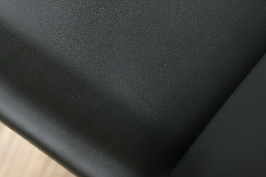 中古　美品!!　Cassina(カッシーナ)　184EVE(イヴ)　洗練されたモダンデザインが目を引くアームチェア(ダイニングチェア、椅子、イス)(定価約30万円)(R-068578)
