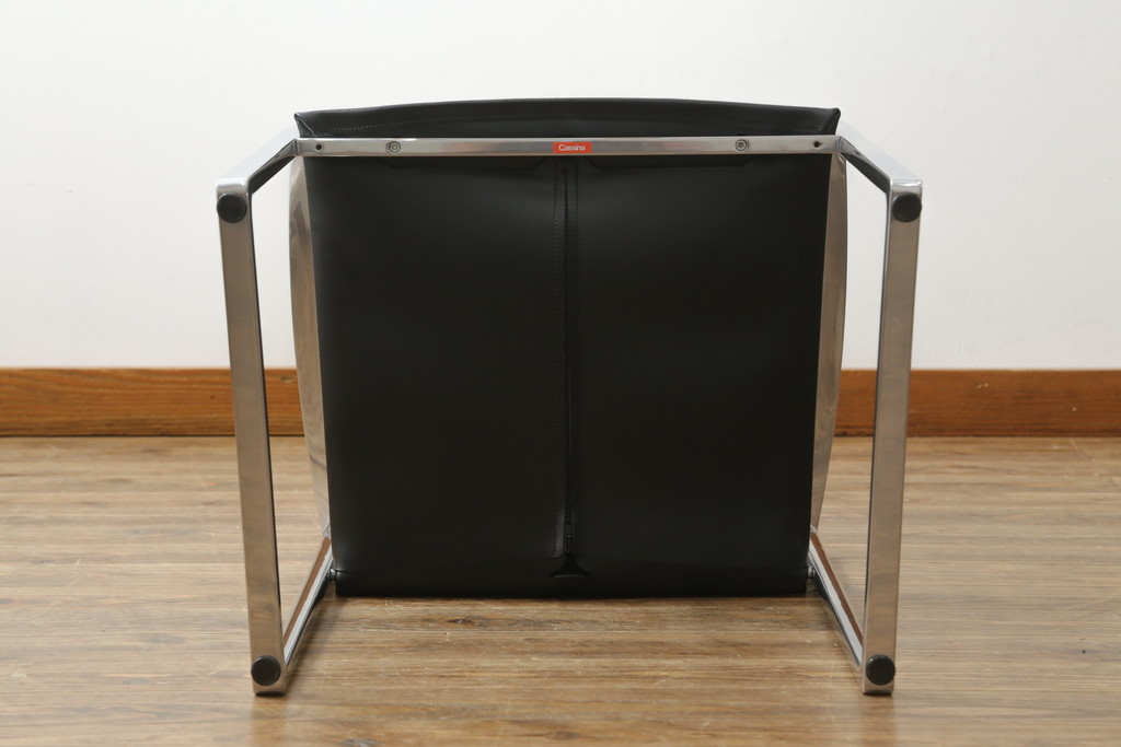 中古　美品!!　Cassina(カッシーナ)　184EVE(イヴ)　洗練されたモダンデザインが目を引くアームチェア(ダイニングチェア、椅子、イス)(定価約30万円)(R-068578)