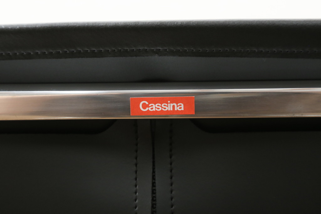 中古　美品!!　Cassina(カッシーナ)　184EVE(イヴ)　洗練されたモダンデザインが目を引くアームチェア(ダイニングチェア、椅子、イス)(定価約30万円)(R-068578)