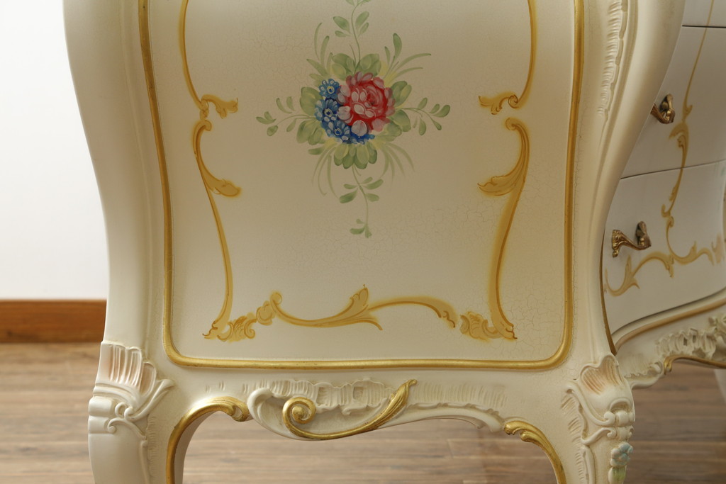 中古　美品　イタリア高級家具　SILIK(シリック)　ロココ調　Art.726　丸みを帯びたデザインが可愛らしい3段チェスト(コモード、サイドチェスト、ドロワー、引き出し)(定価約90万円)(R-065469)