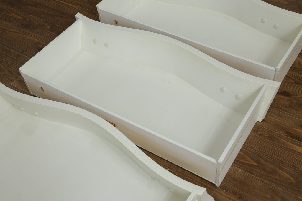 中古　美品　イタリア高級家具　SILIK(シリック)　ロココ調　Art.726　丸みを帯びたデザインが可愛らしい3段チェスト(コモード、サイドチェスト、ドロワー、引き出し)(定価約90万円)(R-065469)