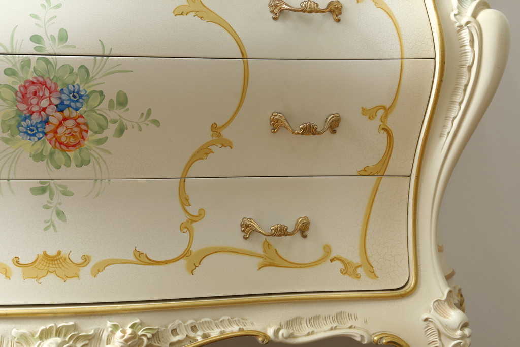 中古　美品　イタリア高級家具　SILIK(シリック)　ロココ調　Art.726　丸みを帯びたデザインが可愛らしい3段チェスト(コモード、サイドチェスト、ドロワー、引き出し)(定価約90万円)(R-065469)