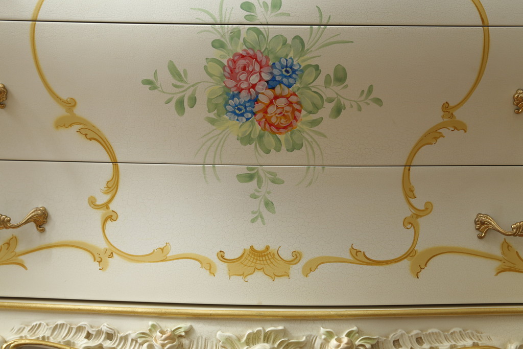 中古　美品　イタリア高級家具　SILIK(シリック)　ロココ調　Art.726　丸みを帯びたデザインが可愛らしい3段チェスト(コモード、サイドチェスト、ドロワー、引き出し)(定価約90万円)(R-065469)