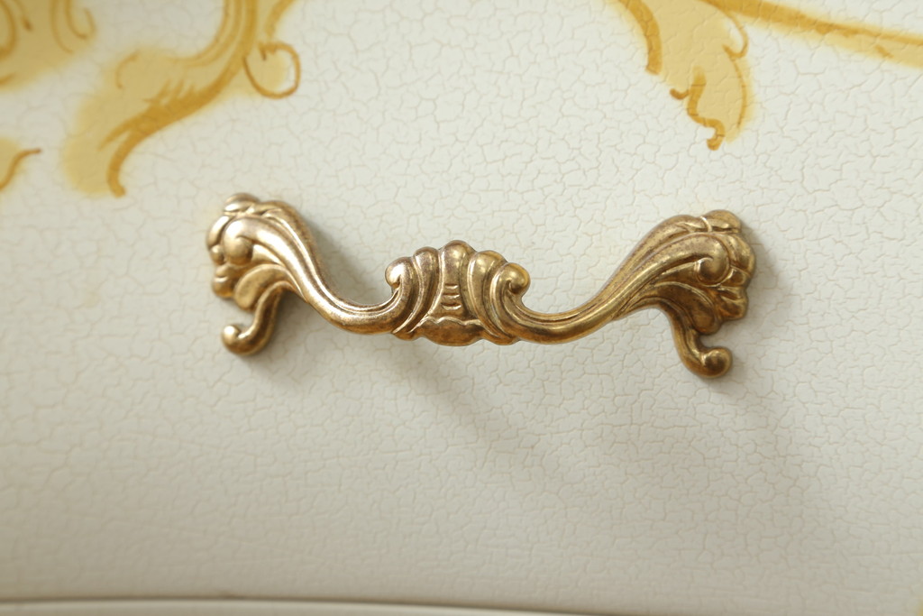中古　美品　イタリア高級家具　SILIK(シリック)　ロココ調　Art.726　丸みを帯びたデザインが可愛らしい3段チェスト(コモード、サイドチェスト、ドロワー、引き出し)(定価約90万円)(R-065469)