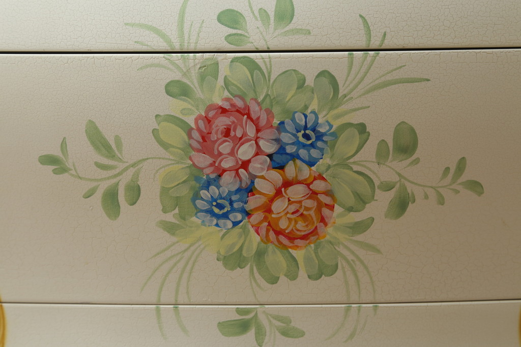 中古　美品　イタリア高級家具　SILIK(シリック)　ロココ調　Art.726　丸みを帯びたデザインが可愛らしい3段チェスト(コモード、サイドチェスト、ドロワー、引き出し)(定価約90万円)(R-065469)