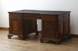 中古　美品　海外輸入品　マホガニー材　レザートップ(革)　Camerin(カメリン)　 VICTORIA COLLECTION(ヴィクトリアコレクション)　エレガントな英国様式プレジデントデスク(ニーホールデスク、両袖デスク、ワークデスク、在宅用、在宅ワーク)(R-061564)