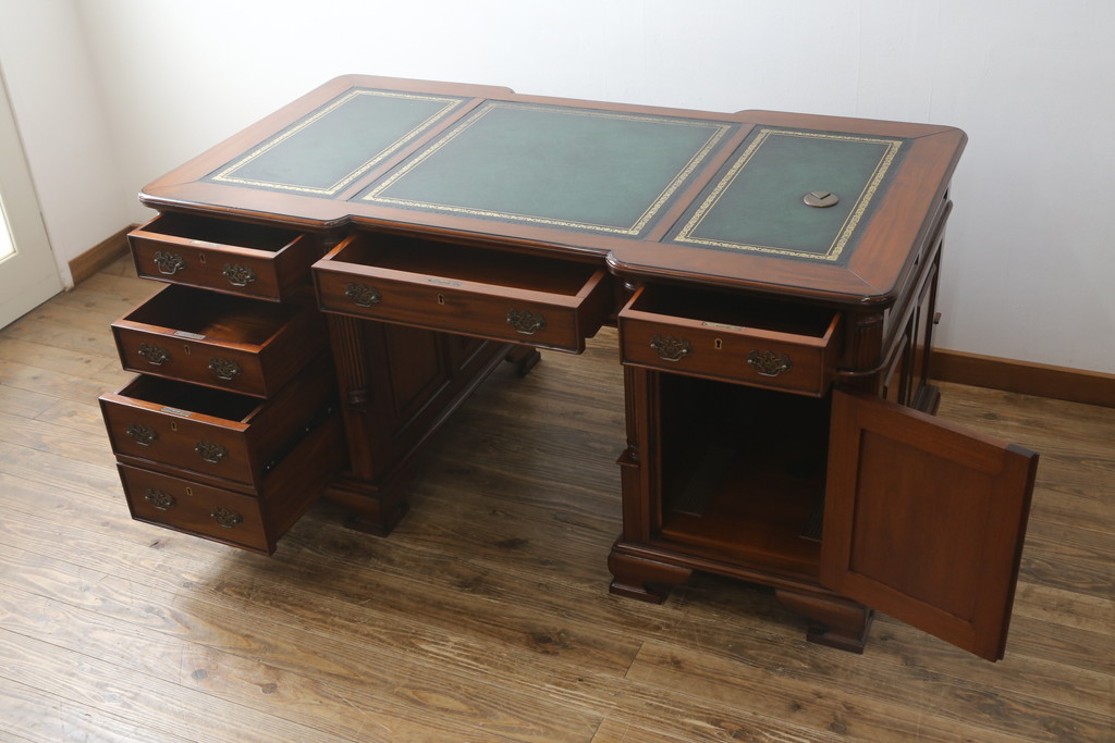 中古　美品　海外輸入品　マホガニー材　レザートップ(革)　Camerin(カメリン)　 VICTORIA COLLECTION(ヴィクトリアコレクション)　エレガントな英国様式プレジデントデスク(ニーホールデスク、両袖デスク、ワークデスク、在宅用、在宅ワーク)(R-061564)