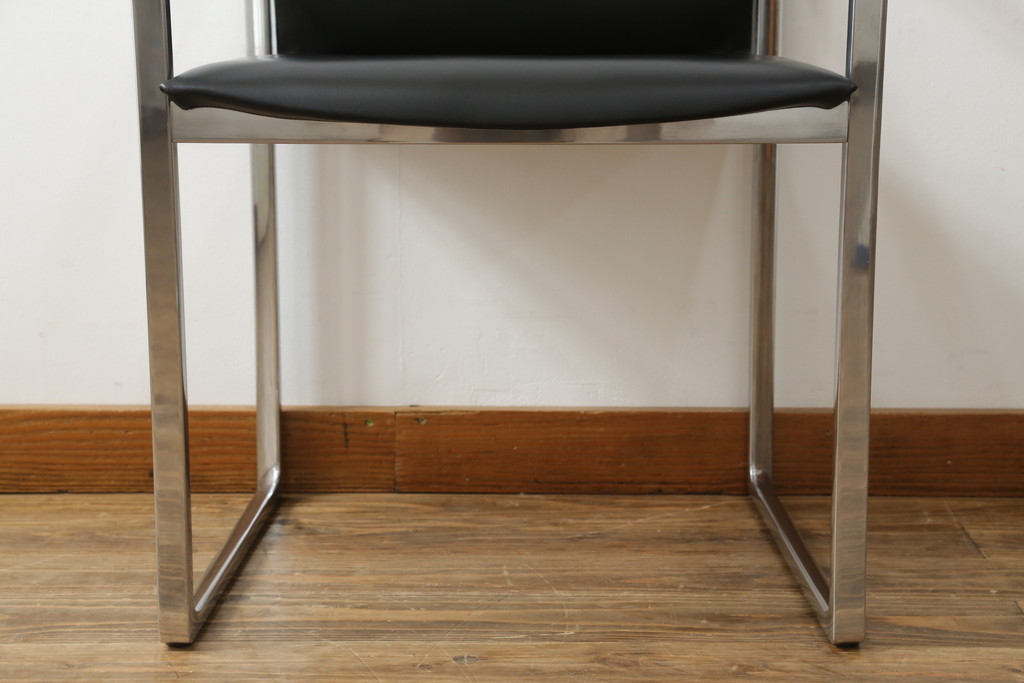 中古　美品!!　Cassina(カッシーナ)　184EVE(イヴ)　洗練されたモダンデザインが目を引くアームチェア(ダイニングチェア、椅子、イス)(定価約30万円)(R-076794)