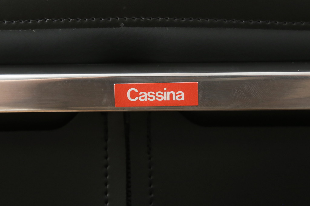 中古　美品!!　Cassina(カッシーナ)　184EVE(イヴ)　洗練されたモダンデザインが目を引くアームチェア(ダイニングチェア、椅子、イス)(定価約30万円)(R-076794)
