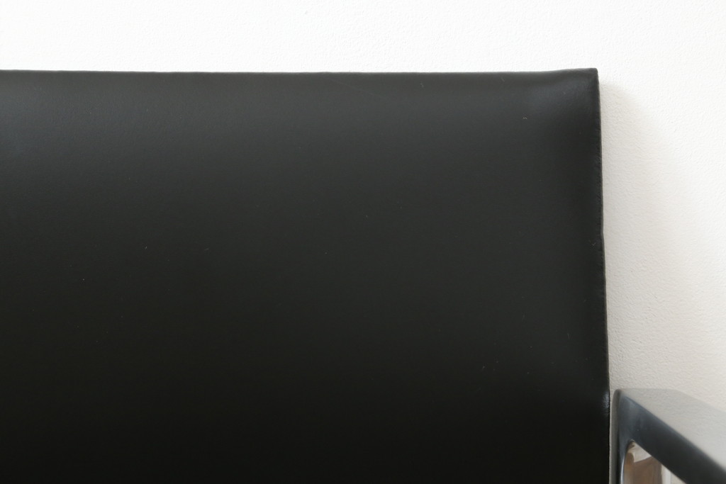 中古　美品!!　Cassina(カッシーナ)　184EVE(イヴ)　洗練されたモダンデザインが目を引くアームチェア(ダイニングチェア、椅子、イス)(定価約30万円)(R-076795)