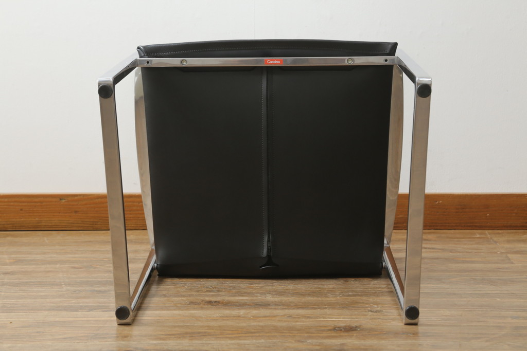 中古　美品!!　Cassina(カッシーナ)　184EVE(イヴ)　洗練されたモダンデザインが目を引くアームチェア(ダイニングチェア、椅子、イス)(定価約30万円)(R-076795)