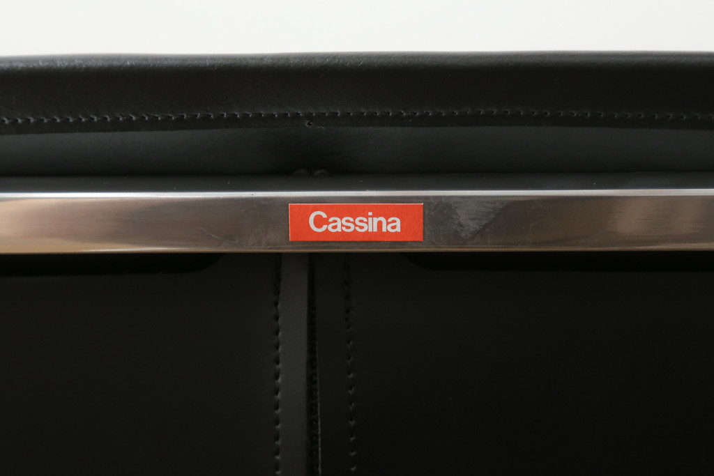 中古　美品!!　Cassina(カッシーナ)　184EVE(イヴ)　洗練されたモダンデザインが目を引くアームチェア(ダイニングチェア、椅子、イス)(定価約30万円)(R-076795)