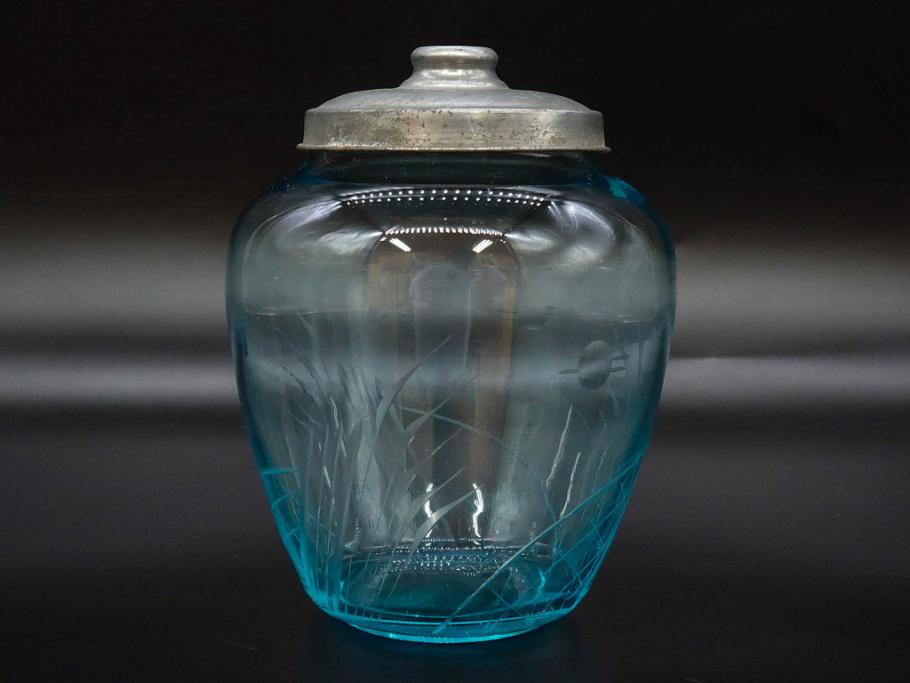 当時物　昭和レトロ　切子　涼しげな水色が目を引くキャンディーポット(菓子瓶、あめや瓶、飴屋、砂糖壺、ガラス瓶、ガラスビン、蓋(フタ)付き、菓子瓶、ボンボン入れ、小物入れ、硝子)(R-082982)